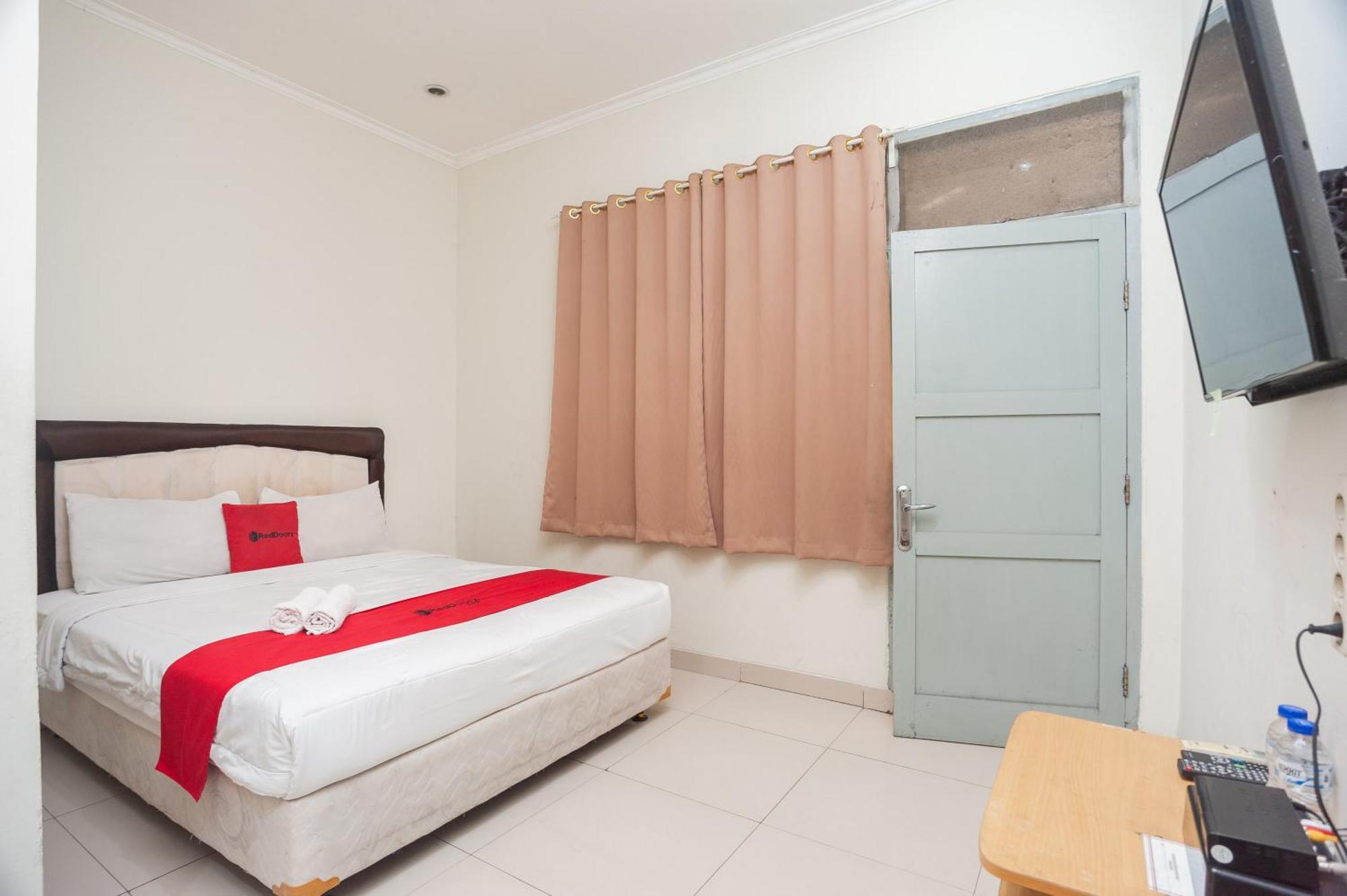 Reddoorz Plus Near Rs Pmi Богор Экстерьер фото
