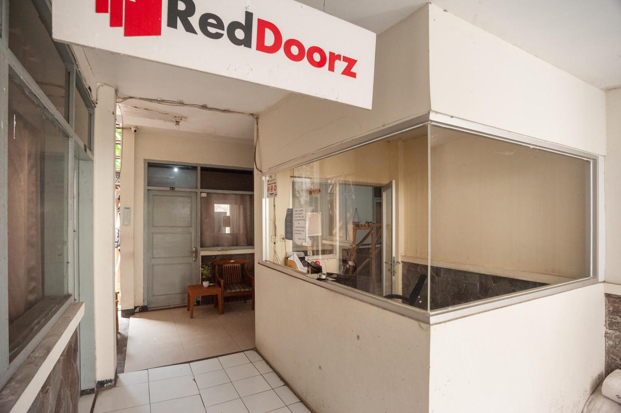 Reddoorz Plus Near Rs Pmi Богор Экстерьер фото